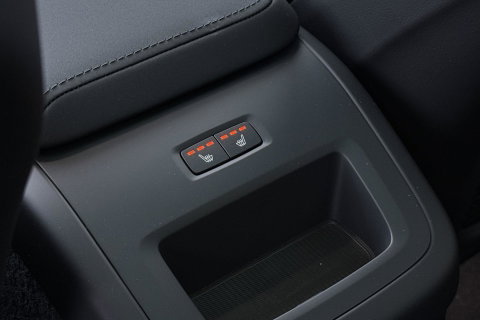 Volvo XC60 T6 Ultra Black Edition | 22 Inch | Luchtvering | Bowers & Wilkins | 360° Camera | Stoelventilatie