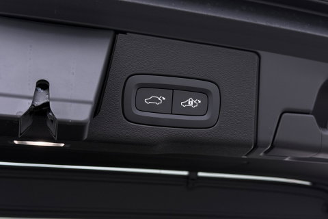 Volvo XC60 T6 Ultra Black Edition | 22 Inch | Luchtvering | Bowers & Wilkins | 360° Camera | Stoelventilatie