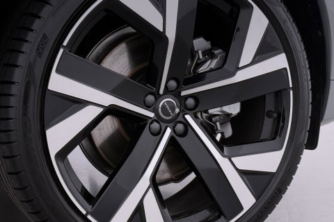 Volvo XC60 T6 Ultra Black Edition | 22 Inch | Luchtvering | Bowers & Wilkins | 360° Camera | Stoelventilatie