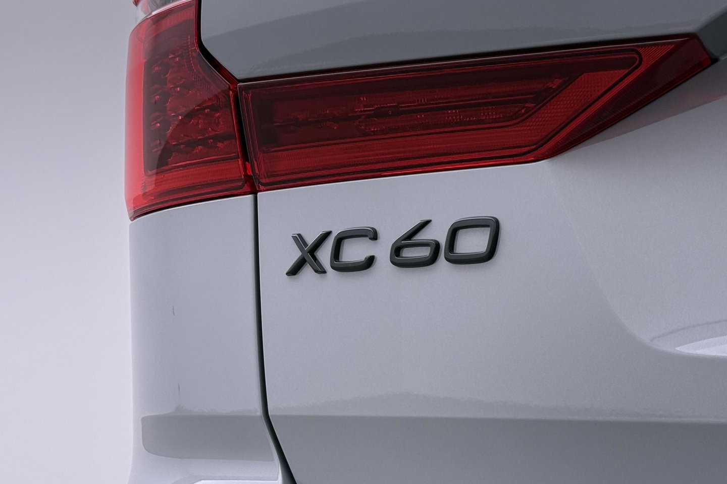 Volvo XC60 T6 Ultra Black Edition | 22 Inch | Luchtvering | Bowers & Wilkins | 360° Camera | Stoelventilatie
