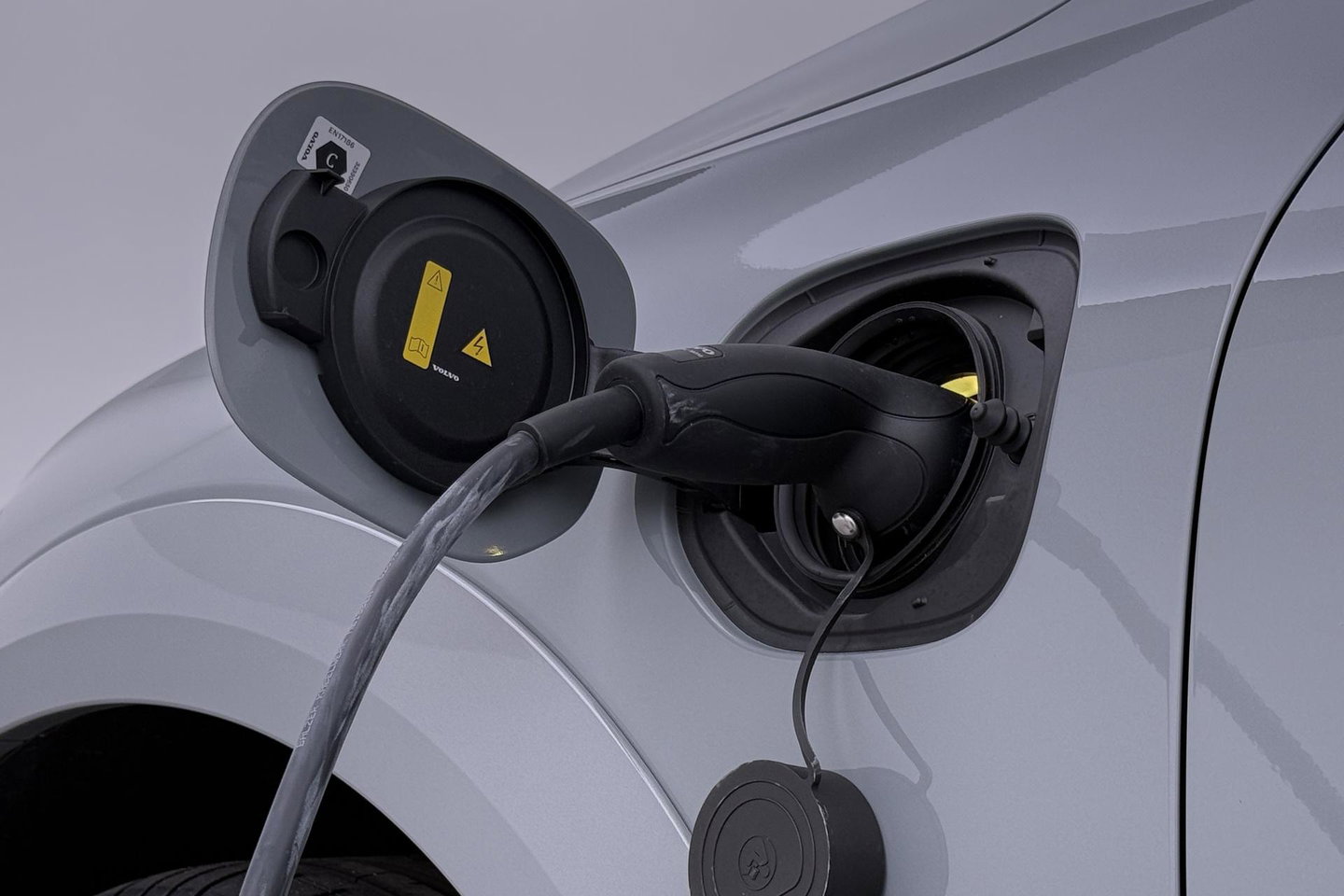 Volvo XC60 T6 Ultra Black Edition | 22 Inch | Luchtvering | Bowers & Wilkins | 360° Camera | Stoelventilatie