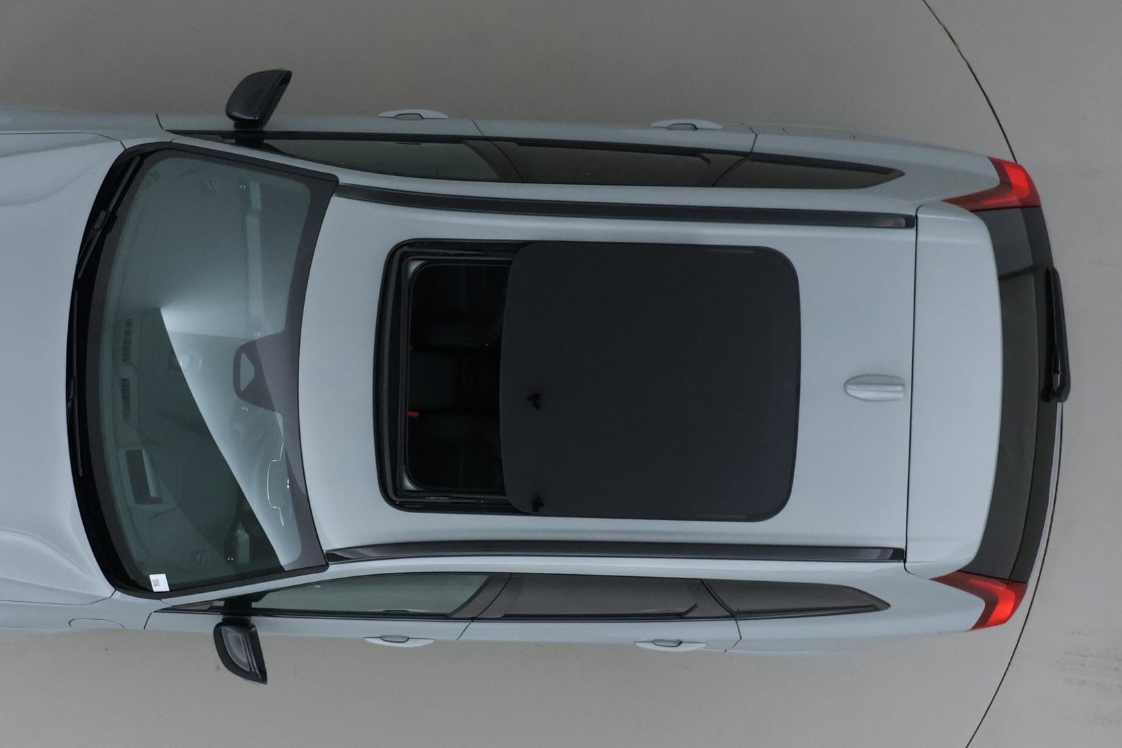 Volvo XC60 T6 Ultra Black Edition | 22 Inch | Luchtvering | Bowers & Wilkins | 360° Camera | Stoelventilatie
