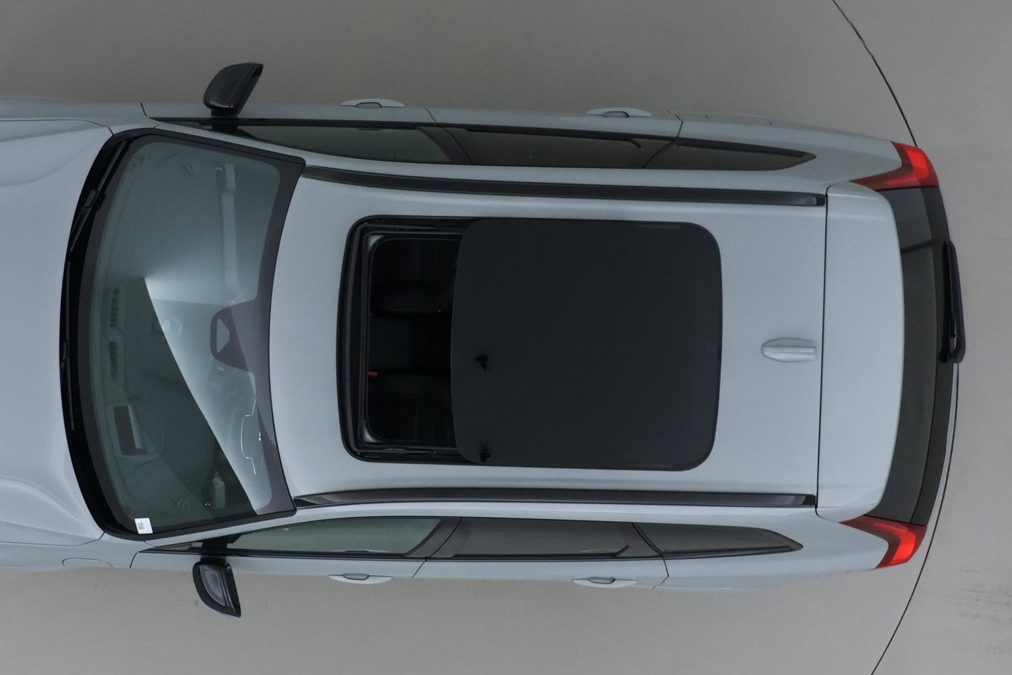 Volvo XC60 T6 Ultra Black Edition | 22 Inch | Luchtvering | Bowers & Wilkins | 360° Camera | Stoelventilatie