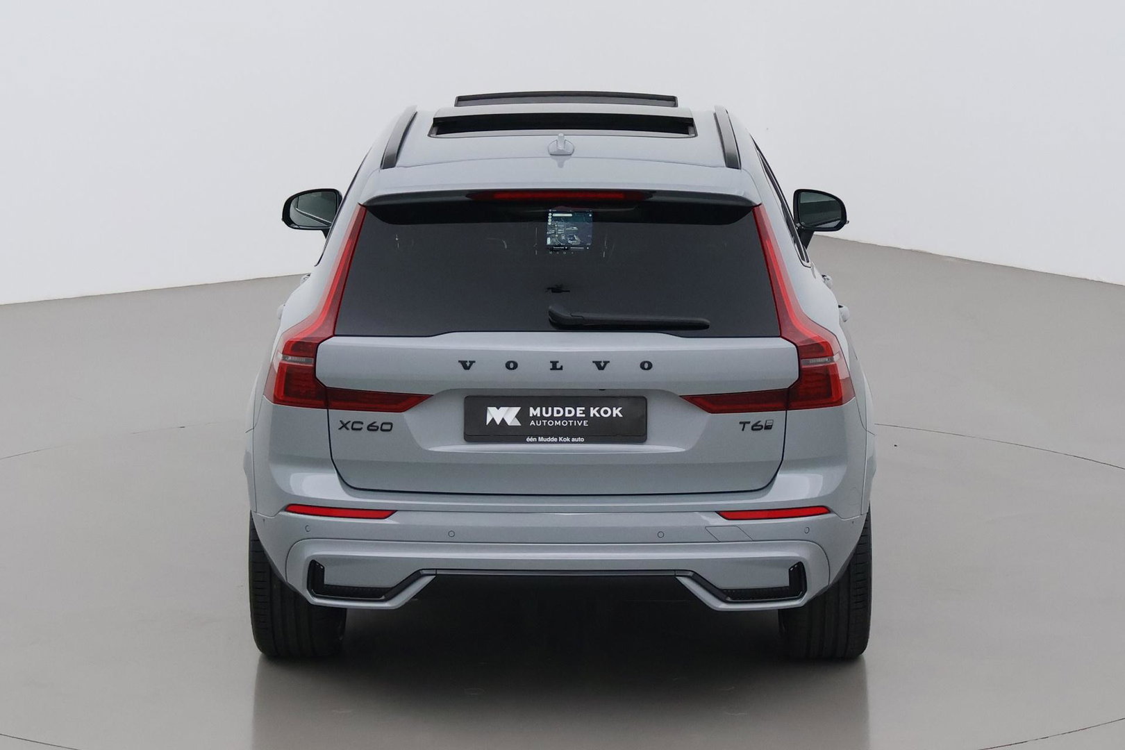 Volvo XC60 T6 Ultra Black Edition | 22 Inch | Luchtvering | Bowers & Wilkins | 360° Camera | Stoelventilatie