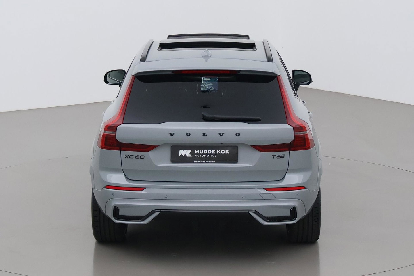 Volvo XC60 T6 Ultra Black Edition | 22 Inch | Luchtvering | Bowers & Wilkins | 360° Camera | Stoelventilatie