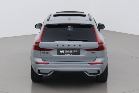 Volvo XC60 T6 Ultra Black Edition | 22 Inch | Luchtvering | Bowers & Wilkins | 360° Camera | Stoelventilatie
