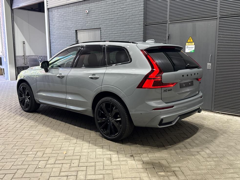 Volvo XC60 T6 Plus Black Edition | Harman/Kardon | Pilot Assist | Panoramadak | 360° Camera | Head-Up | Stoel+Stuurverwarming | 21 Inch
