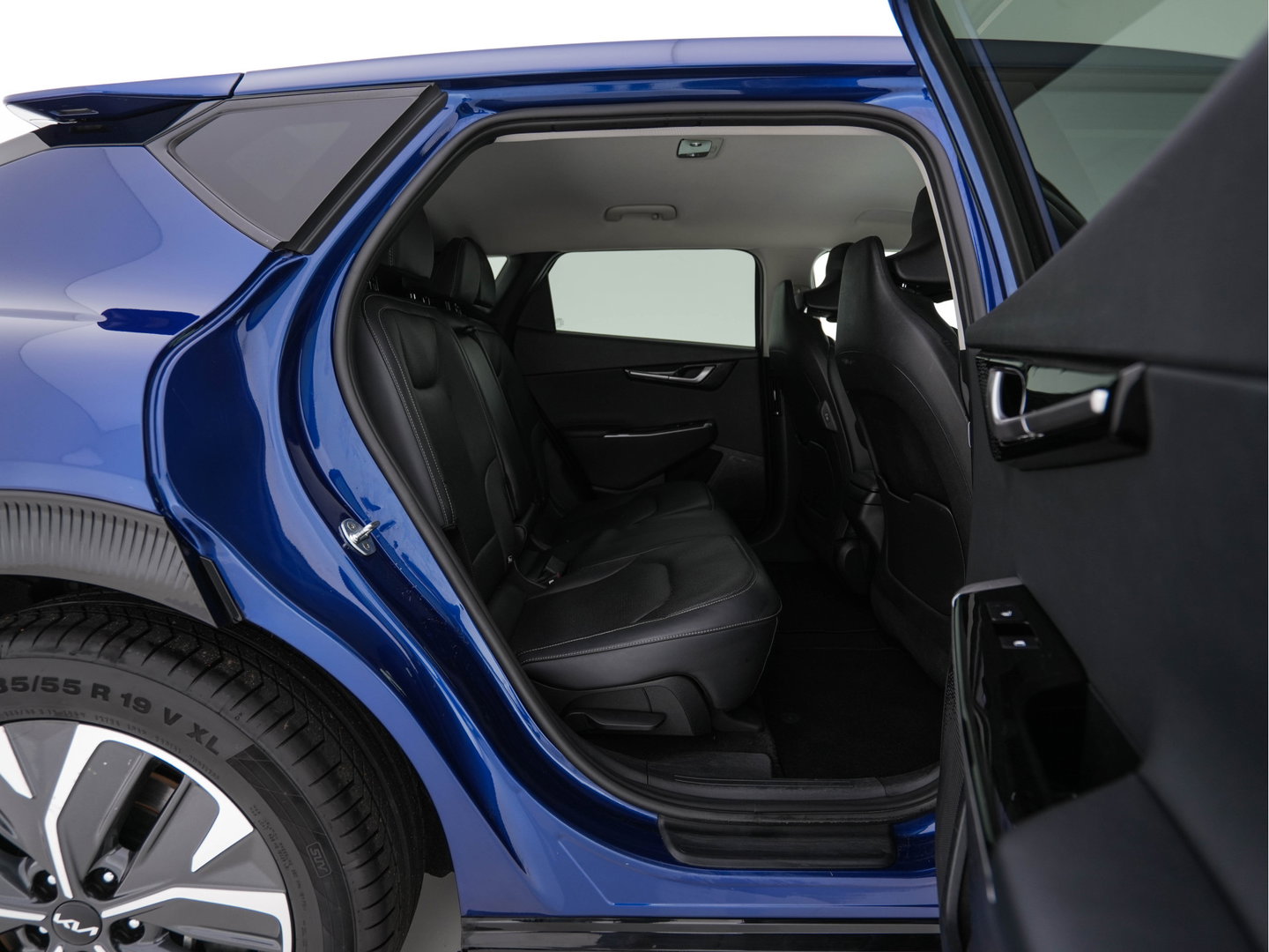 Kia Ev6 Plus 77.4 kWh [3-Fase-11kW] {SoH-96%} (INCL-BTW) Aut. *LEATHER | ADAPTIVE-CRUISE | DIGI-COCKPIT | MERIDIAN-AUDIO | MEMORY-PACK | FULL-LED | KEYLESS | CAMERA | DAB | BLIND-SPOT | NAVI-FULLMAP | PRIVACY-GLASS | AMBIENT-LIGHT | 19''
