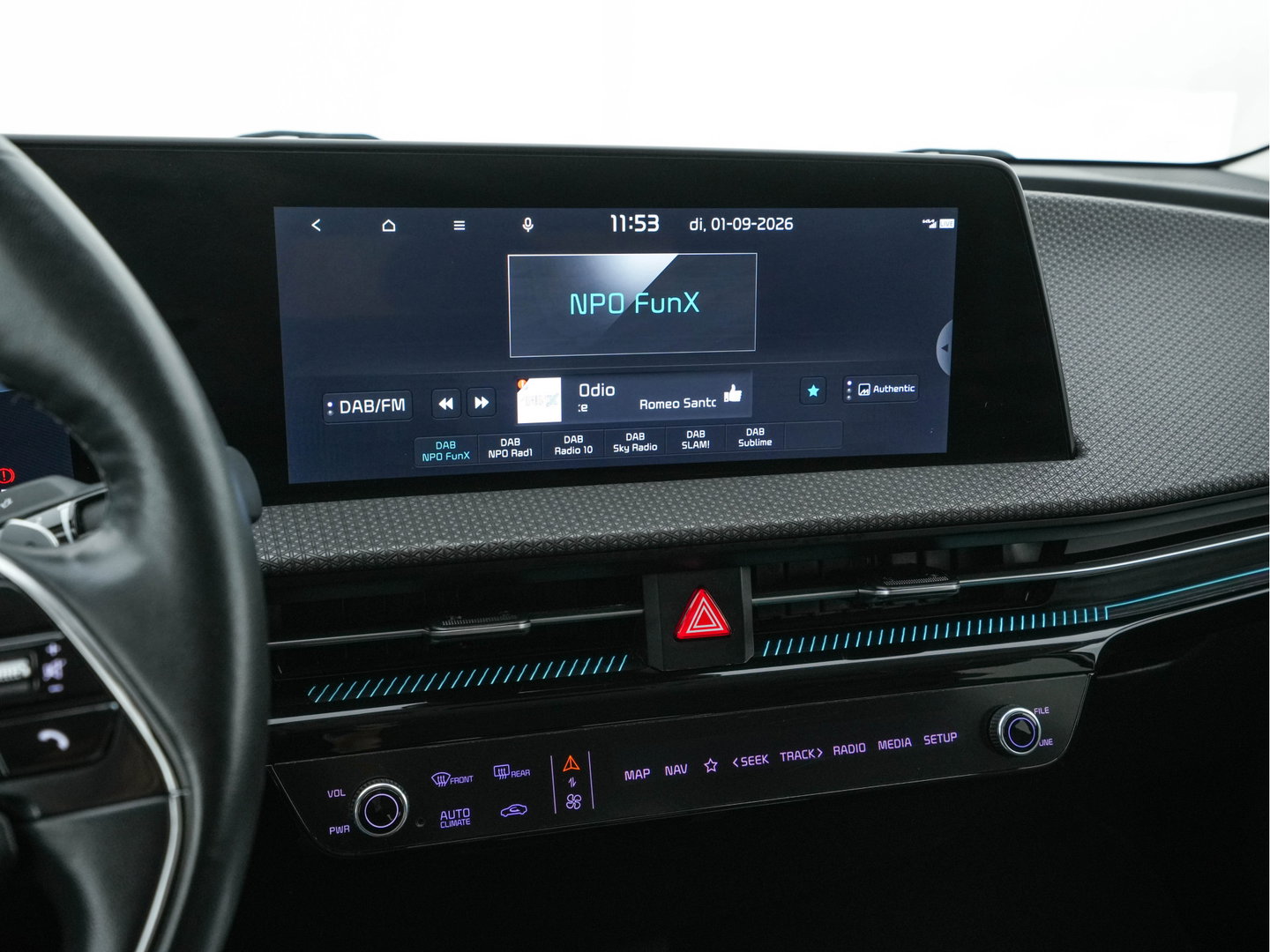 Kia Ev6 Plus 77.4 kWh [3-Fase-11kW] {SoH-96%} (INCL-BTW) Aut. *LEATHER | ADAPTIVE-CRUISE | DIGI-COCKPIT | MERIDIAN-AUDIO | MEMORY-PACK | FULL-LED | KEYLESS | CAMERA | DAB | BLIND-SPOT | NAVI-FULLMAP | PRIVACY-GLASS | AMBIENT-LIGHT | 19''