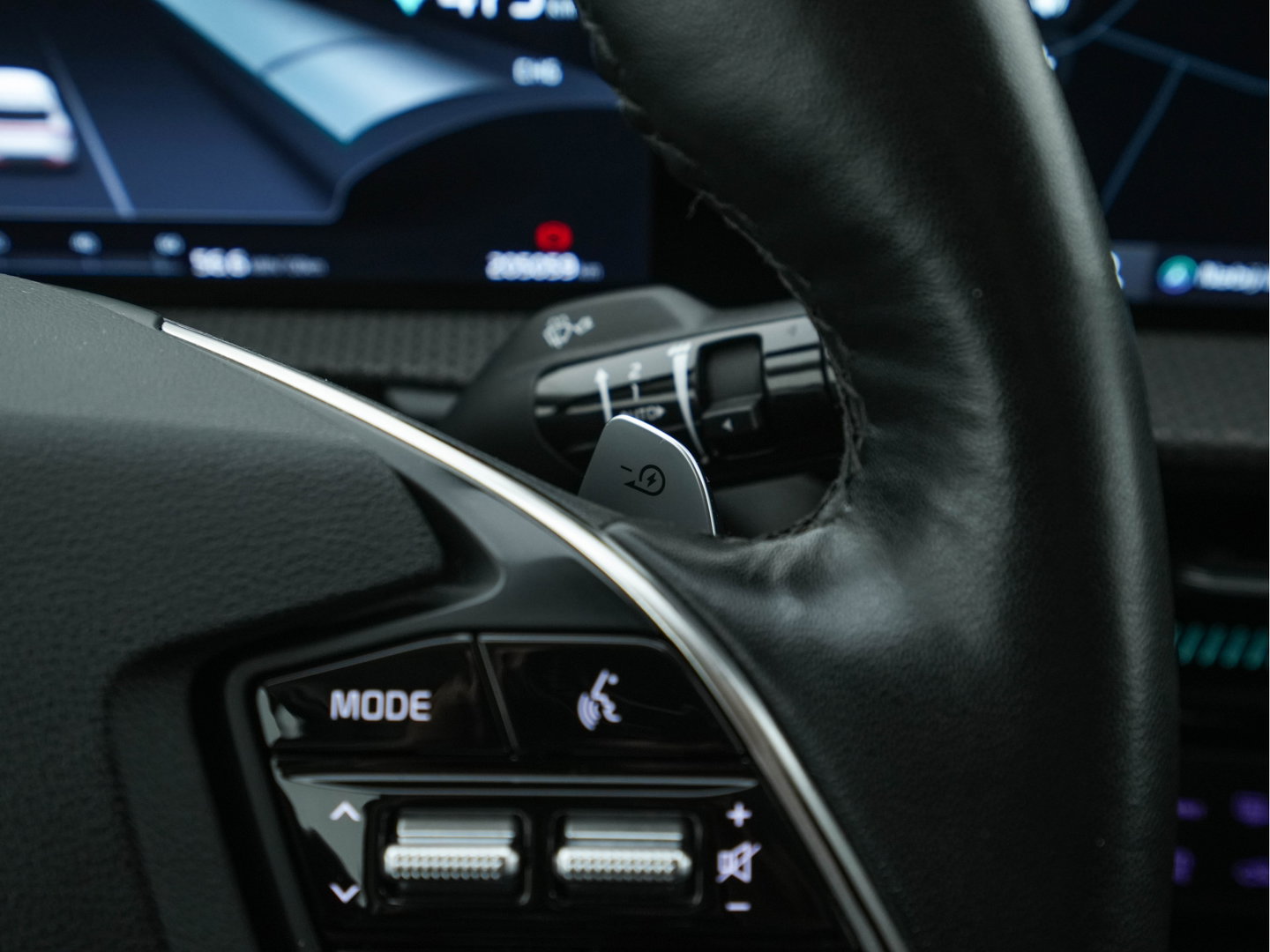 Kia Ev6 Plus 77.4 kWh [3-Fase-11kW] {SoH-96%} (INCL-BTW) Aut. *LEATHER | ADAPTIVE-CRUISE | DIGI-COCKPIT | MERIDIAN-AUDIO | MEMORY-PACK | FULL-LED | KEYLESS | CAMERA | DAB | BLIND-SPOT | NAVI-FULLMAP | PRIVACY-GLASS | AMBIENT-LIGHT | 19''