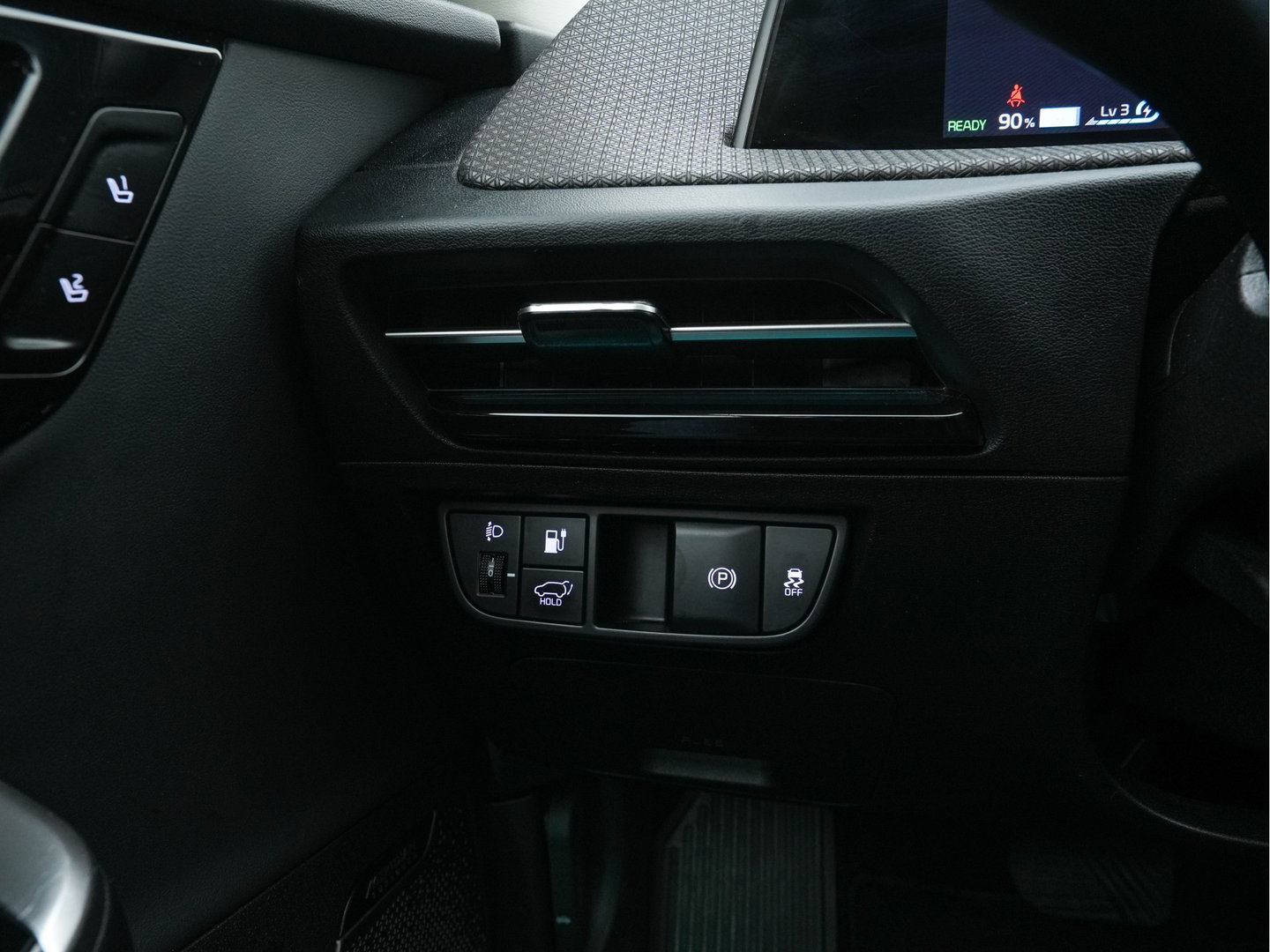 Kia Ev6 Plus 77.4 kWh [3-Fase-11kW] {SoH-96%} (INCL-BTW) Aut. *LEATHER | ADAPTIVE-CRUISE | DIGI-COCKPIT | MERIDIAN-AUDIO | MEMORY-PACK | FULL-LED | KEYLESS | CAMERA | DAB | BLIND-SPOT | NAVI-FULLMAP | PRIVACY-GLASS | AMBIENT-LIGHT | 19''