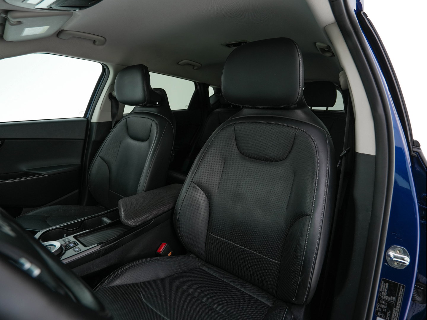Kia Ev6 Plus 77.4 kWh [3-Fase-11kW] {SoH-96%} (INCL-BTW) Aut. *LEATHER | ADAPTIVE-CRUISE | DIGI-COCKPIT | MERIDIAN-AUDIO | MEMORY-PACK | FULL-LED | KEYLESS | CAMERA | DAB | BLIND-SPOT | NAVI-FULLMAP | PRIVACY-GLASS | AMBIENT-LIGHT | 19''