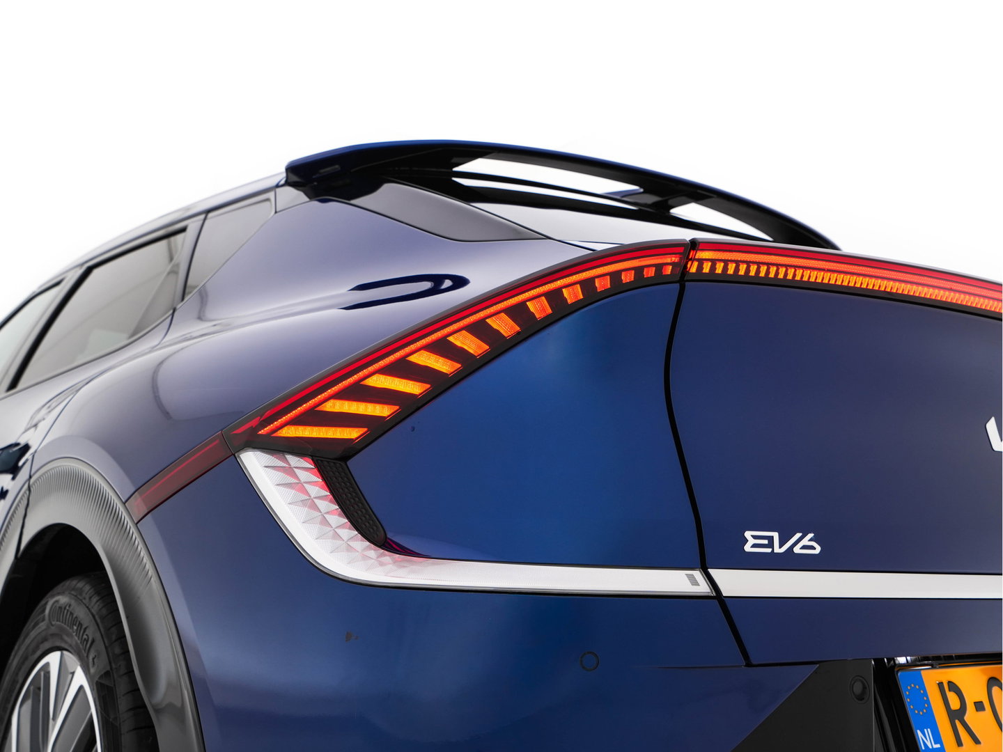 Kia Ev6 Plus 77.4 kWh [3-Fase-11kW] {SoH-96%} (INCL-BTW) Aut. *LEATHER | ADAPTIVE-CRUISE | DIGI-COCKPIT | MERIDIAN-AUDIO | MEMORY-PACK | FULL-LED | KEYLESS | CAMERA | DAB | BLIND-SPOT | NAVI-FULLMAP | PRIVACY-GLASS | AMBIENT-LIGHT | 19''