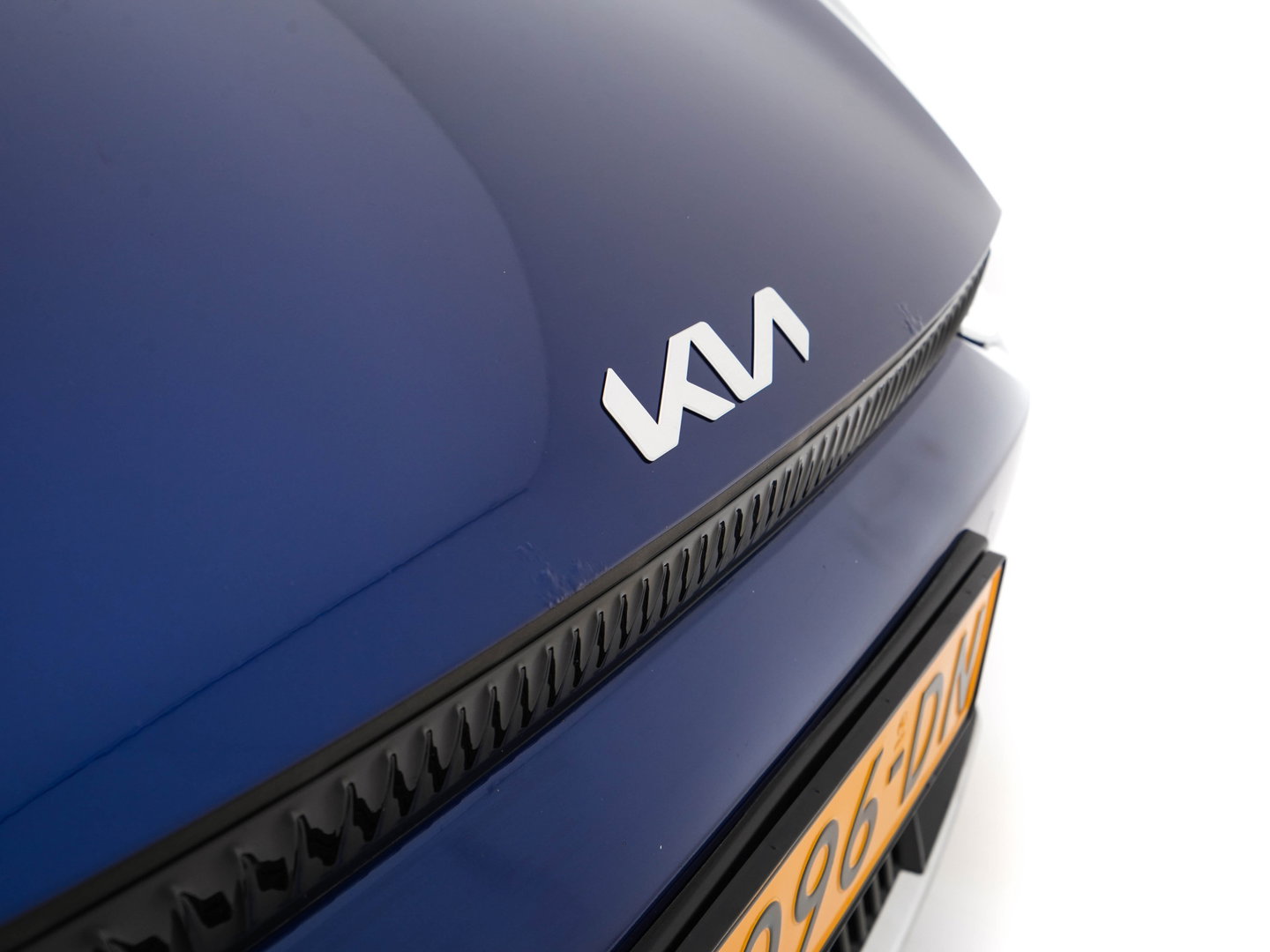 Kia Ev6 Plus 77.4 kWh [3-Fase-11kW] {SoH-96%} (INCL-BTW) Aut. *LEATHER | ADAPTIVE-CRUISE | DIGI-COCKPIT | MERIDIAN-AUDIO | MEMORY-PACK | FULL-LED | KEYLESS | CAMERA | DAB | BLIND-SPOT | NAVI-FULLMAP | PRIVACY-GLASS | AMBIENT-LIGHT | 19''