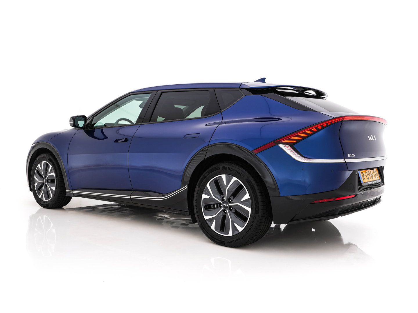 Kia Ev6 Plus 77.4 kWh [3-Fase-11kW] {SoH-96%} (INCL-BTW) Aut. *LEATHER | ADAPTIVE-CRUISE | DIGI-COCKPIT | MERIDIAN-AUDIO | MEMORY-PACK | FULL-LED | KEYLESS | CAMERA | DAB | BLIND-SPOT | NAVI-FULLMAP | PRIVACY-GLASS | AMBIENT-LIGHT | 19''
