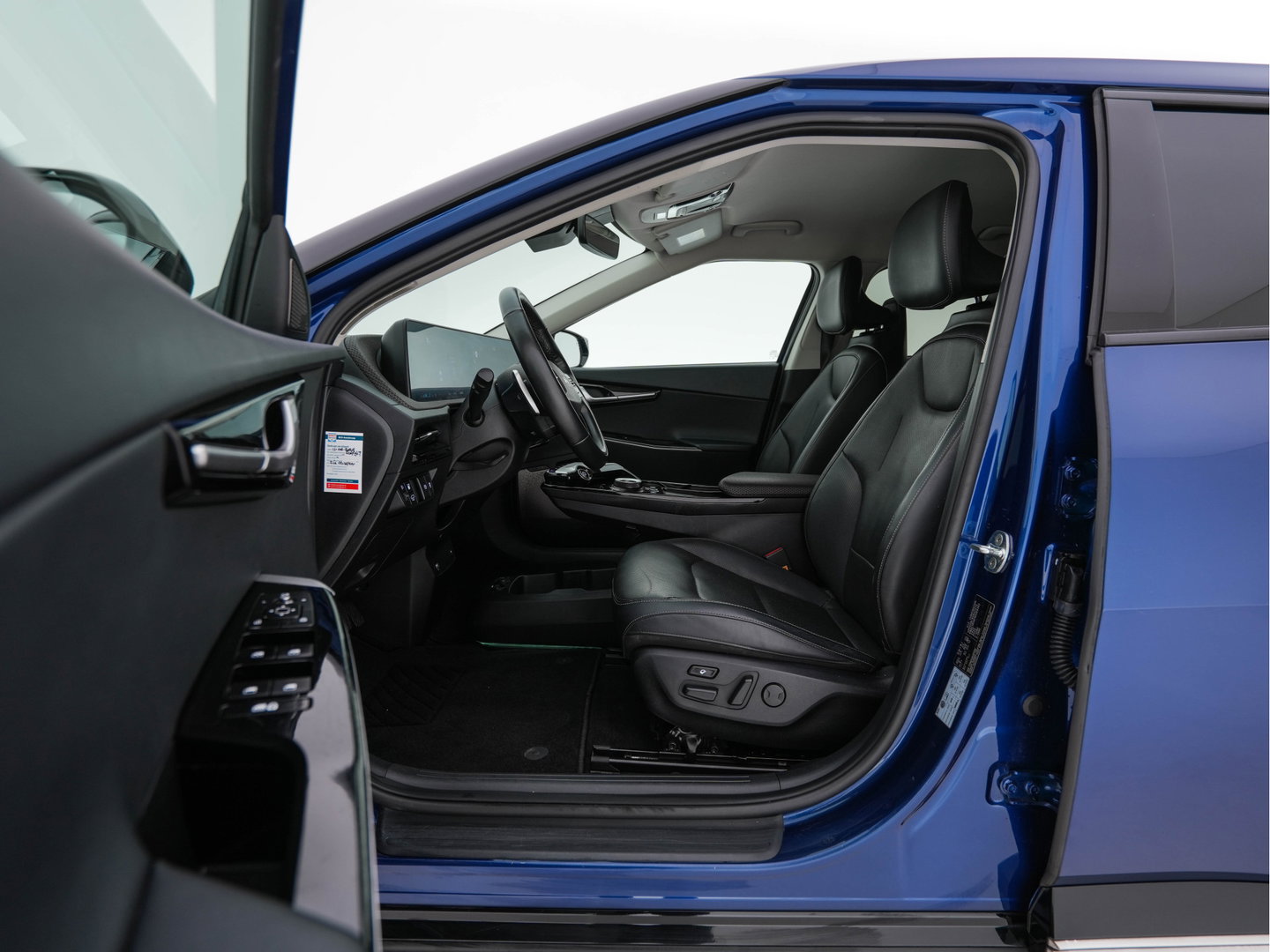 Kia Ev6 Plus 77.4 kWh [3-Fase-11kW] {SoH-96%} (INCL-BTW) Aut. *LEATHER | ADAPTIVE-CRUISE | DIGI-COCKPIT | MERIDIAN-AUDIO | MEMORY-PACK | FULL-LED | KEYLESS | CAMERA | DAB | BLIND-SPOT | NAVI-FULLMAP | PRIVACY-GLASS | AMBIENT-LIGHT | 19''