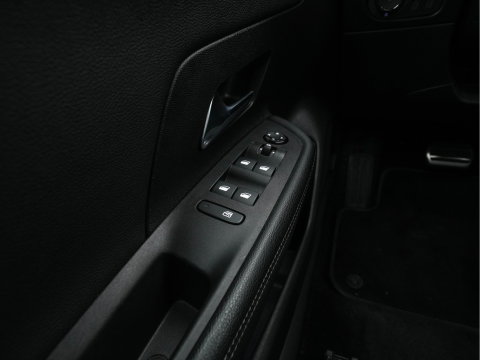 Opel Mokka Electric Level 4 50 kWh [3-Fase-11kW] {SoH-95%} (INCL.BTW) Aut. *HEATPUMP | LEATHER-FABRIC | DIGI-COCKPIT | FULL-LED | CAMERA | COMFORTSEATS | KEYLESS | DAB+ | ECC | CRUISE | 17''ALU*