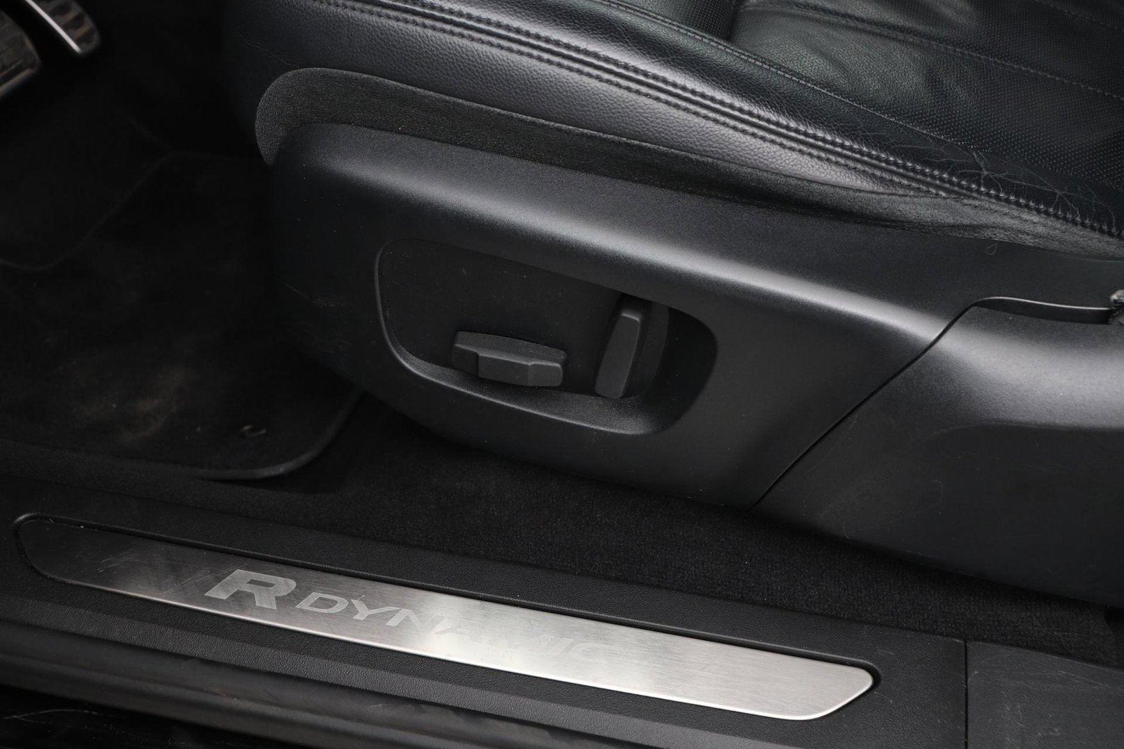 Land Rover Range Rover Evoque P300e R-Dynamic S | Panoramadak | Meridian | Stoel+Stuurverwarming | 20 Inch