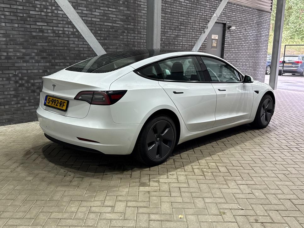 Tesla Model 3 Standard RWD Plus 60 kWh | Panoramadak | Warmtepomp | Autopilot | Stoel+Stuurverwarming | ACC
