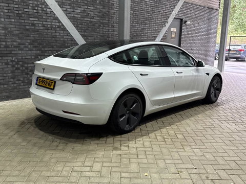 Tesla Model 3 Standard RWD Plus 60 kWh | Panoramadak | Warmtepomp | Autopilot | Stoel+Stuurverwarming | ACC