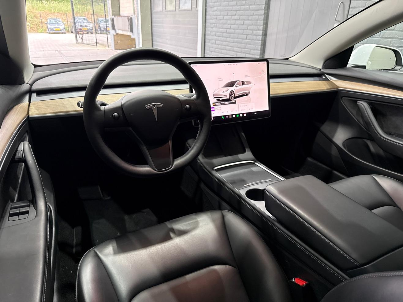 Tesla Model 3 Standard RWD Plus 60 kWh | Panoramadak | Warmtepomp | Autopilot | Stoel+Stuurverwarming | ACC