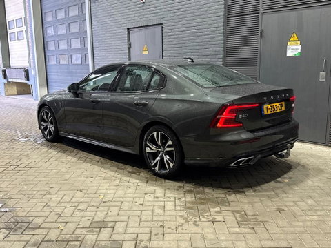 Volvo S60 T8 R-Design | Harman/Kardon | Panoramadak | Trekhaak | 360° Camera | Massage | Head-Up | ACC