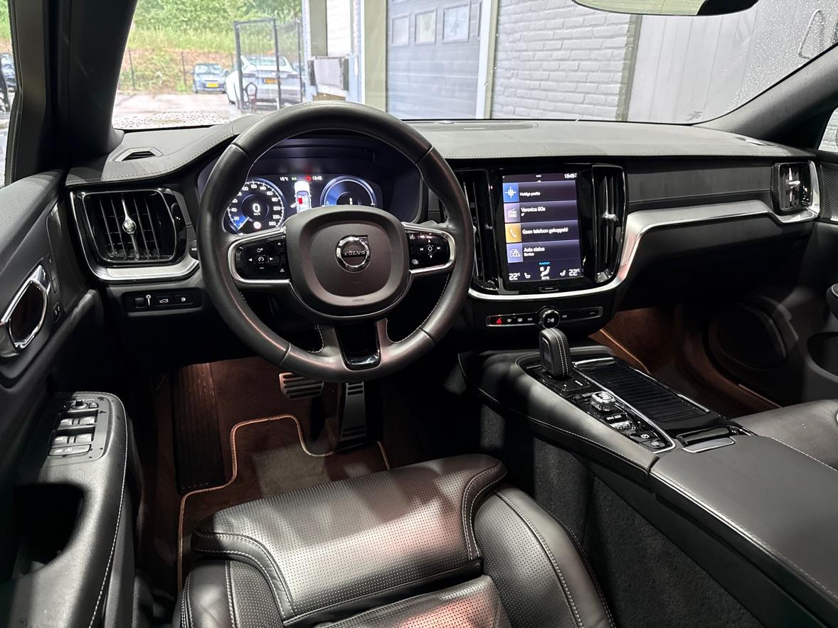 Volvo S60 T8 R-Design | Harman/Kardon | Panoramadak | Trekhaak | 360° Camera | Massage | Head-Up | ACC