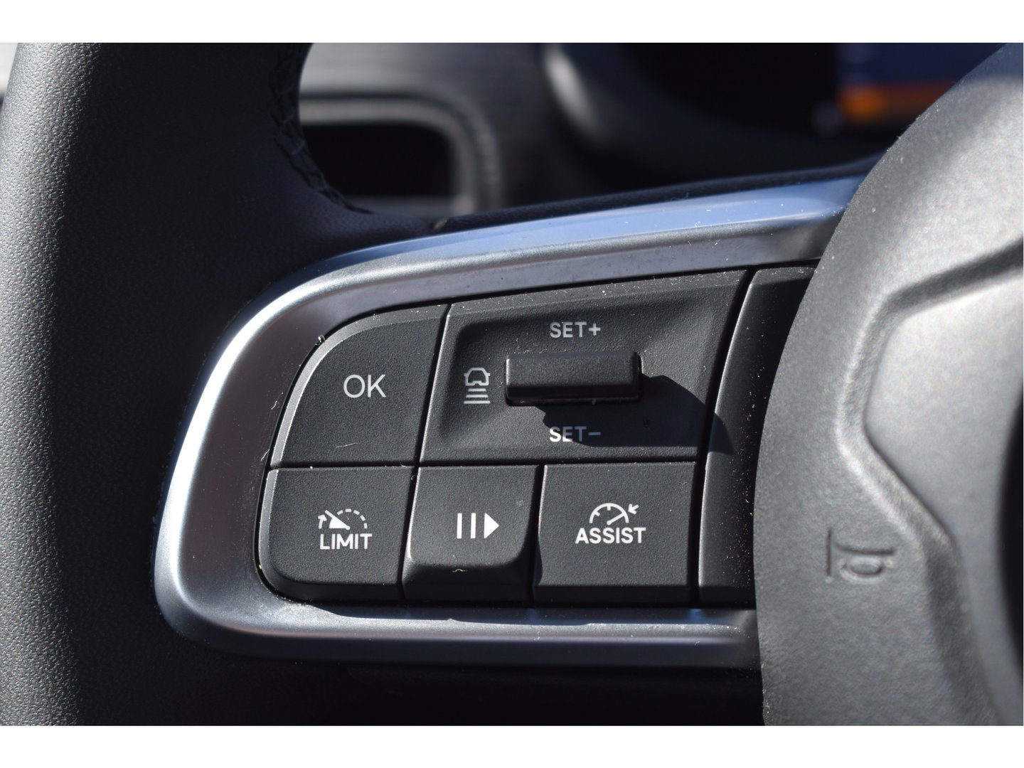Jeep Avenger 1.2 Longitude Infotainment & Convenience pack | Keyless | DAB | Camera | Nav | Carplay | ADAS | Full LED | 4-Seasons