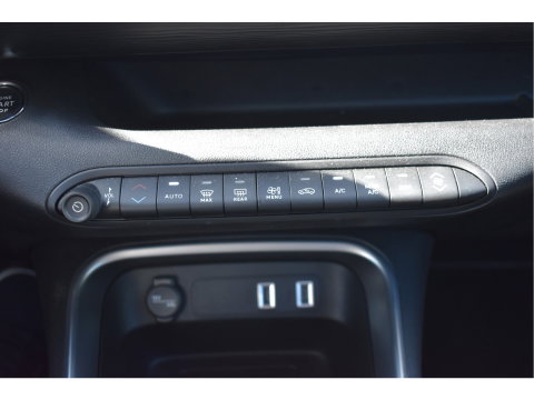 Jeep Avenger 1.2 Longitude Infotainment & Convenience pack | Keyless | DAB | Camera | Nav | Carplay | ADAS | Full LED | 4-Seasons