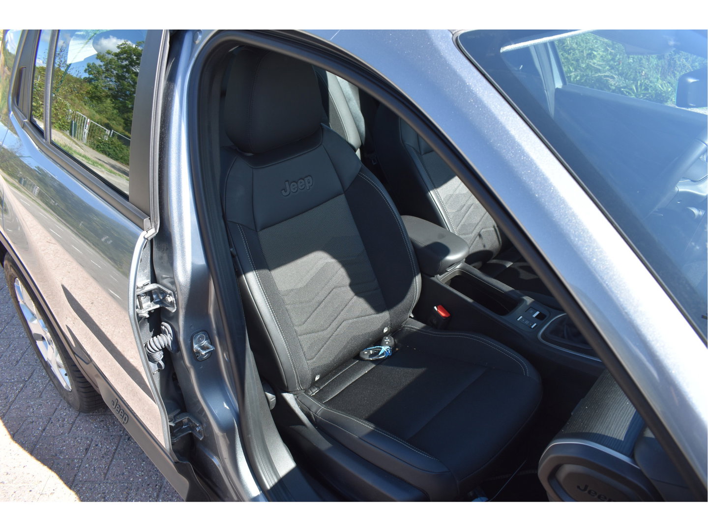 Jeep Avenger 1.2 Longitude Infotainment & Convenience pack | Keyless | DAB | Camera | Nav | Carplay | ADAS | Full LED | 4-Seasons