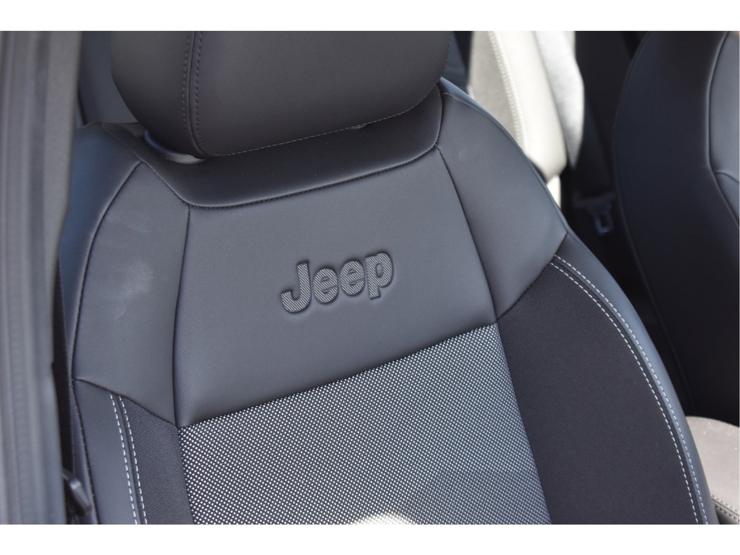 Jeep Avenger 1.2 Longitude Infotainment & Convenience pack | Keyless | DAB | Camera | Nav | Carplay | ADAS | Full LED | 4-Seasons