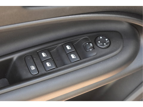 Jeep Avenger 1.2 Longitude Infotainment & Convenience pack | Keyless | DAB | Camera | Nav | Carplay | ADAS | Full LED | 4-Seasons