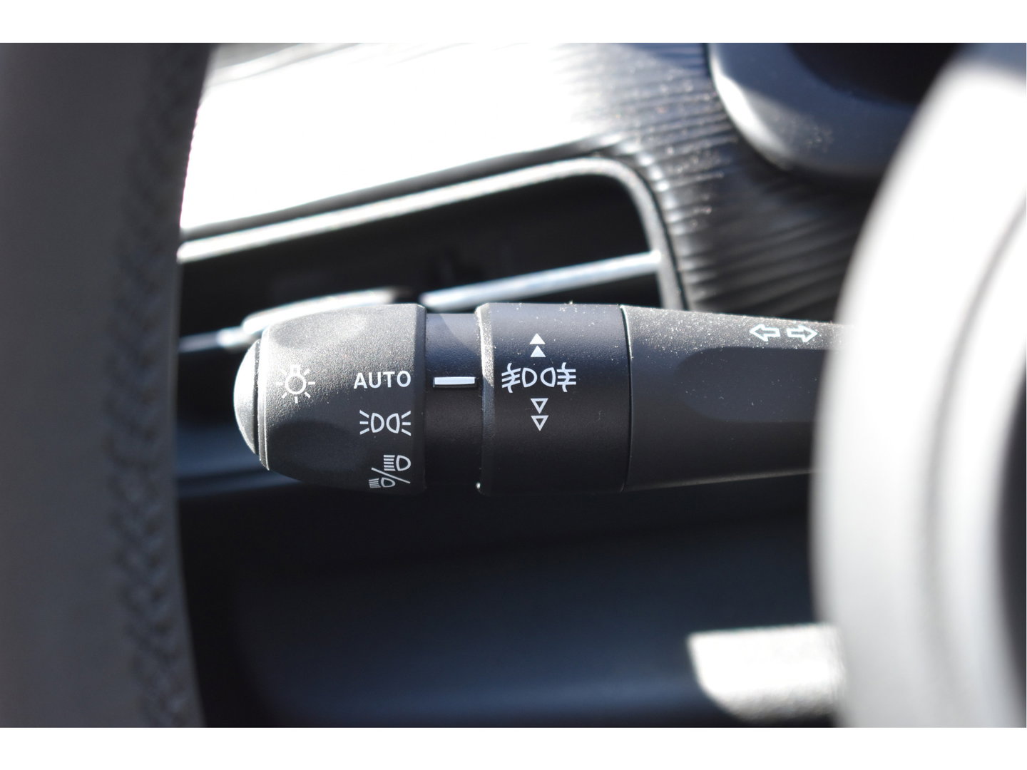 Jeep Avenger 1.2 Longitude Infotainment & Convenience pack | Keyless | DAB | Camera | Nav | Carplay | ADAS | Full LED | 4-Seasons