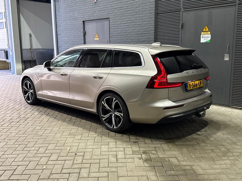 Volvo V60 T6 Plus Bright | LONG RANGE | Harman/Kardon | BLIS | Memory | Trekhaak | ACC | Camera | Stoel+Stuurverwarming