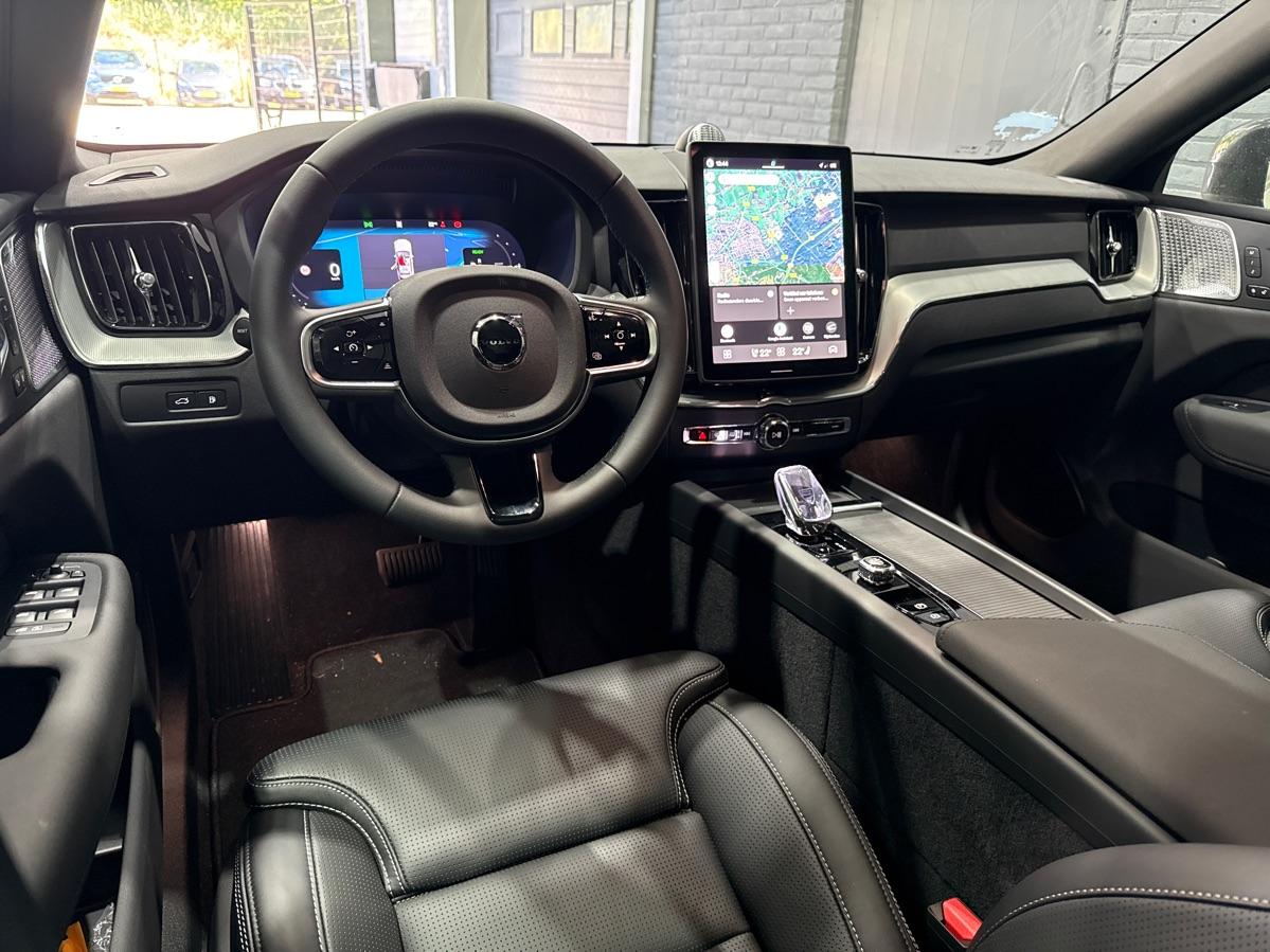 Volvo XC60 T6 Plus Black Edition | Bowers&Wilkins | Panoramadak | 360° Camera | Ventilatie + Massagestoelen | Trekhaak | Pilot Assist