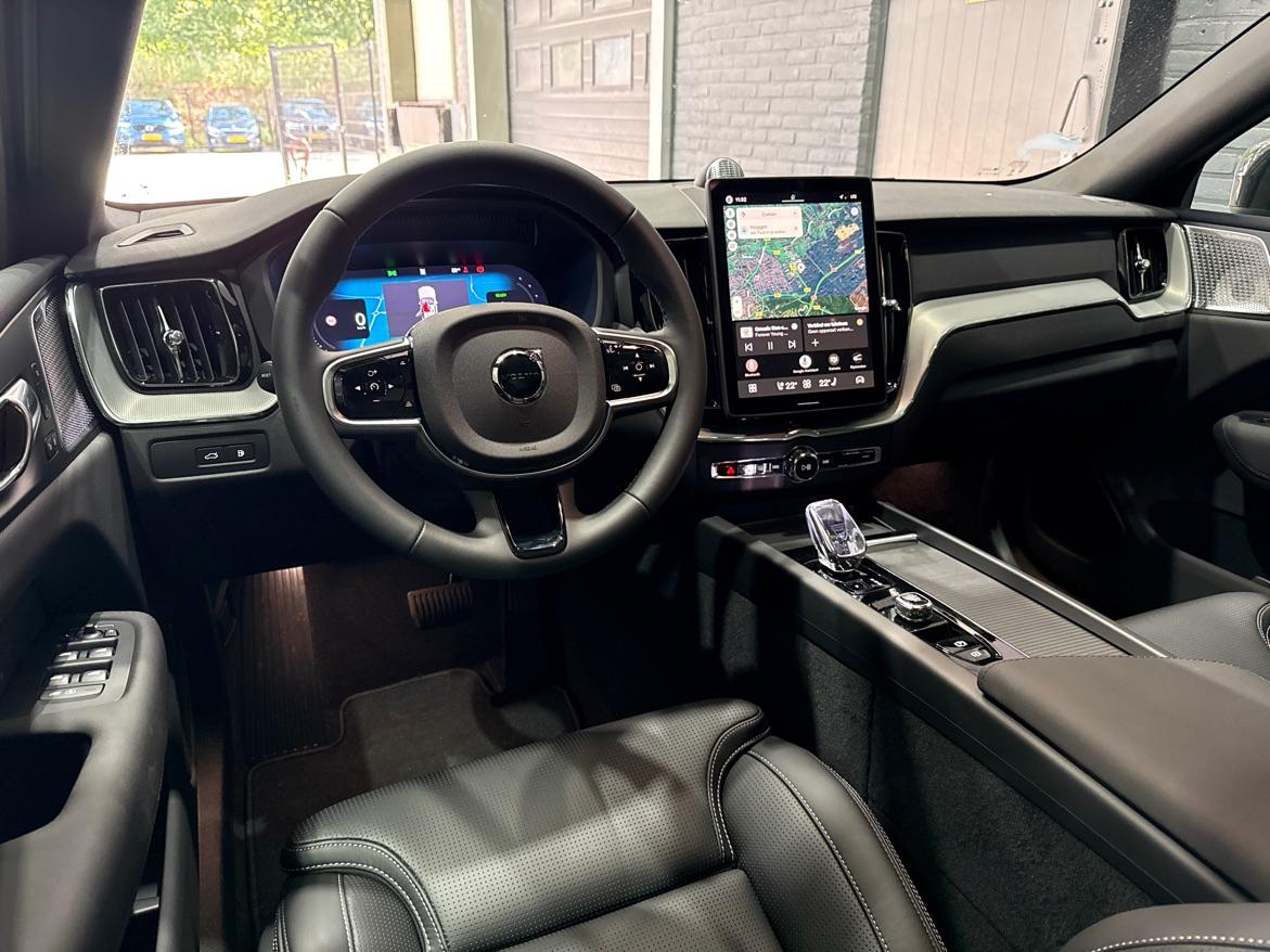 Volvo XC60 T6 Plus Black Edition | Bowers&Wilkins | Panoramadak | 360° Camera | Ventilatie + Massagestoelen | Trekhaak | Pilot Assist