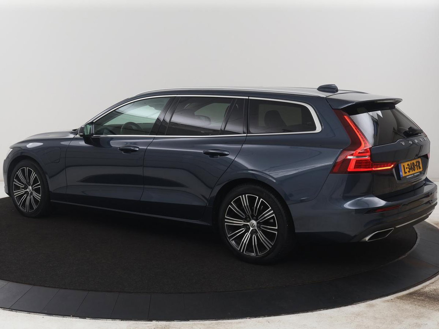 Volvo V60 2.0 T8 Recharge AWD Inscription | SOH 82% | Trekhaak | 360 camera | Leder | Stuur/stoelverwarming | Memory | Adaptive cruise | Full LED |