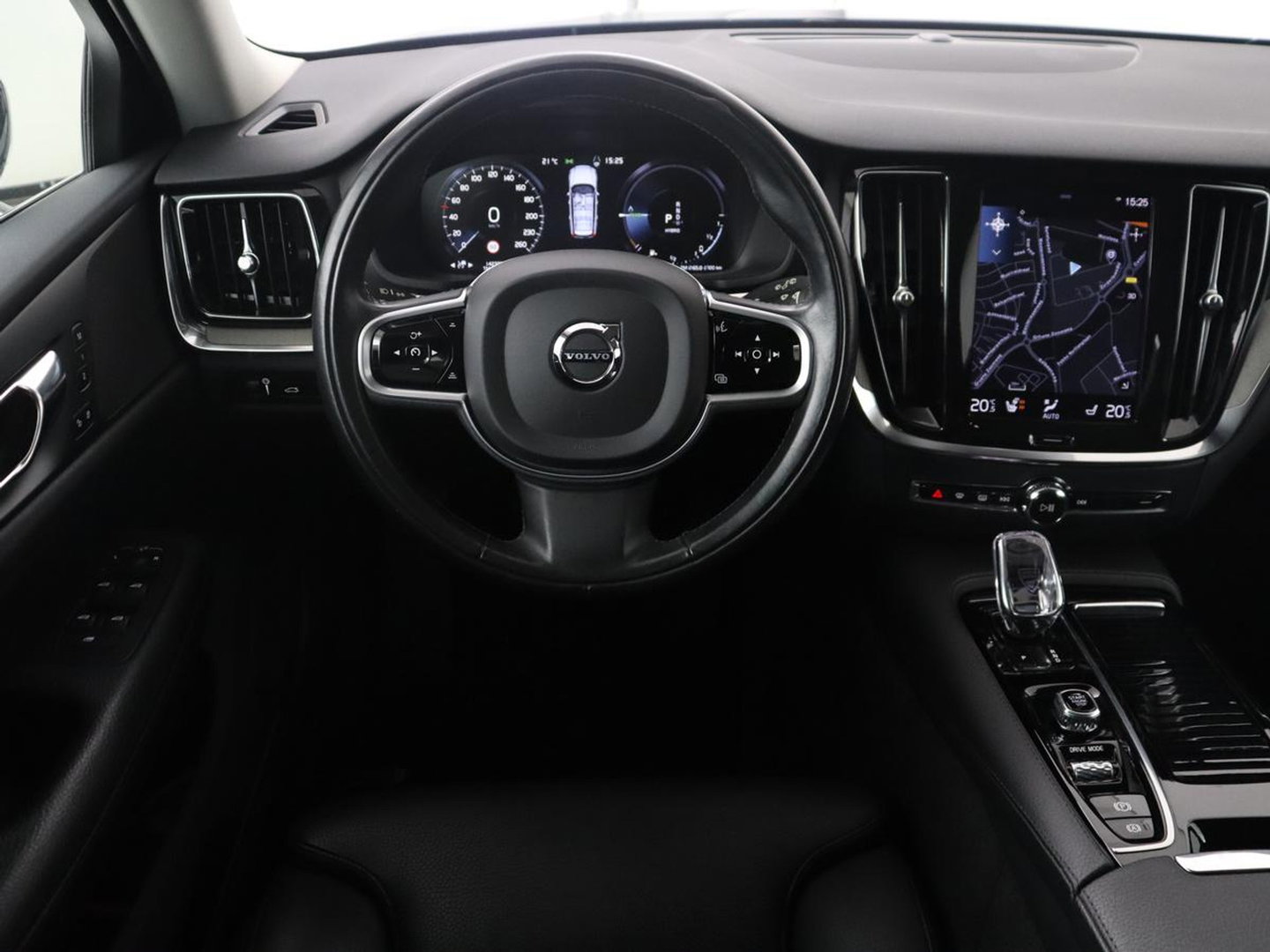 Volvo V60 2.0 T8 Recharge AWD Inscription | SOH 82% | Trekhaak | 360 camera | Leder | Stuur/stoelverwarming | Memory | Adaptive cruise | Full LED |