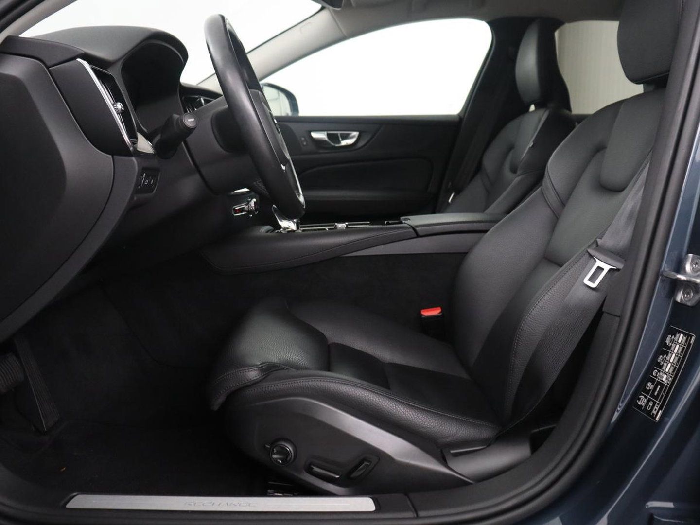 Volvo V60 2.0 T8 Recharge AWD Inscription | SOH 82% | Trekhaak | 360 camera | Leder | Stuur/stoelverwarming | Memory | Adaptive cruise | Full LED |