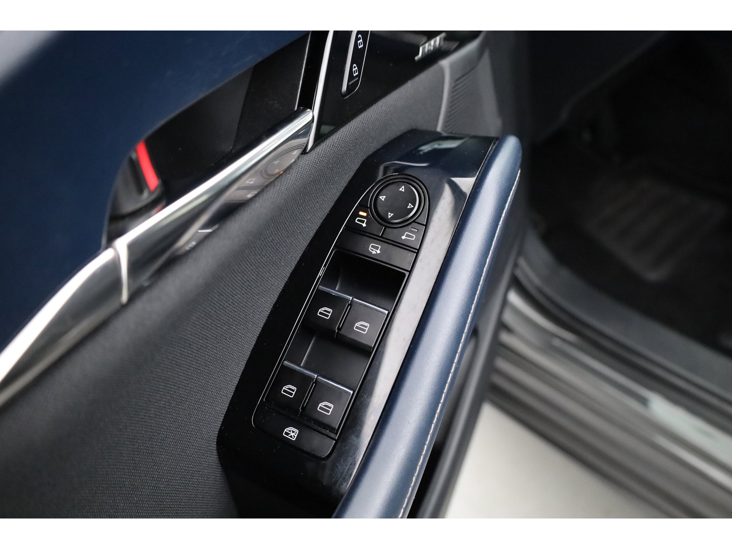 Mazda CX-30 2.0 e-SkyActiv-G M Hybrid Comfort | Rijklaar! | Adapt. Cruise | HUD | Bose | 360cam | Stoel- stuurverw. | Trekhaak | Apple CarPlay