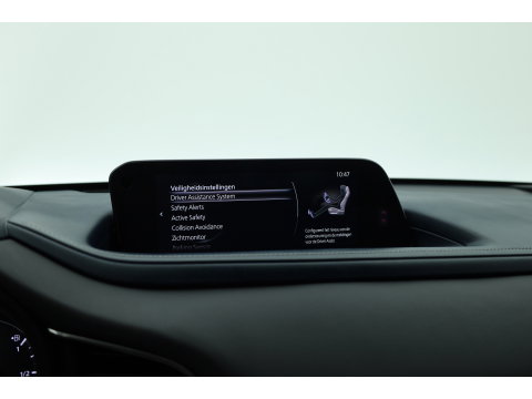 Mazda CX-30 2.0 e-SkyActiv-G M Hybrid Comfort | Rijklaar! | Adapt. Cruise | HUD | Bose | 360cam | Stoel- stuurverw. | Trekhaak | Apple CarPlay
