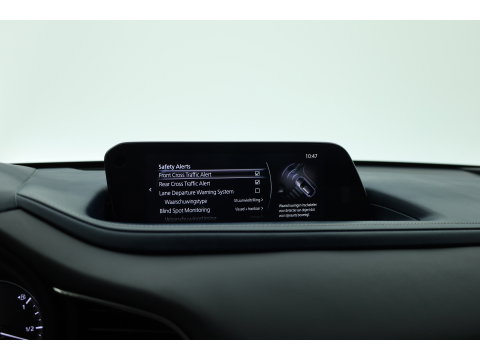 Mazda CX-30 2.0 e-SkyActiv-G M Hybrid Comfort | Rijklaar! | Adapt. Cruise | HUD | Bose | 360cam | Stoel- stuurverw. | Trekhaak | Apple CarPlay