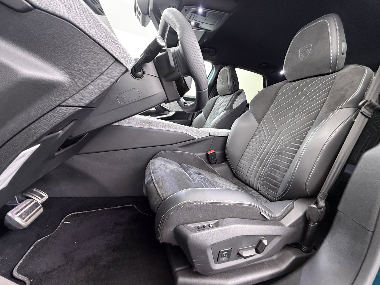 Peugeot e-3008