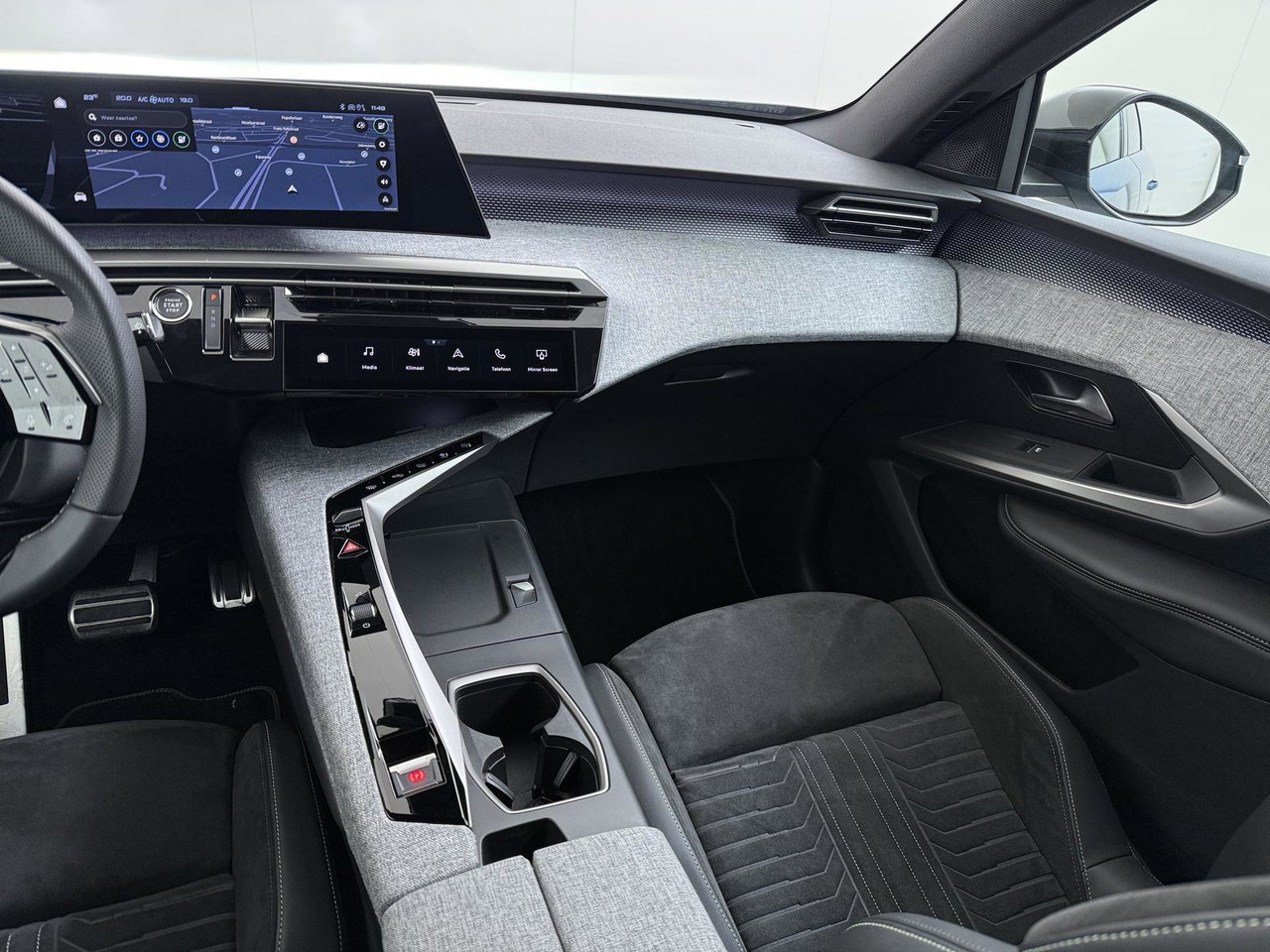 Peugeot e-3008