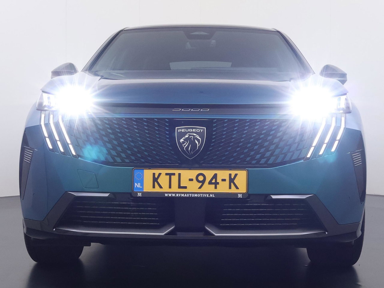 Peugeot e-3008