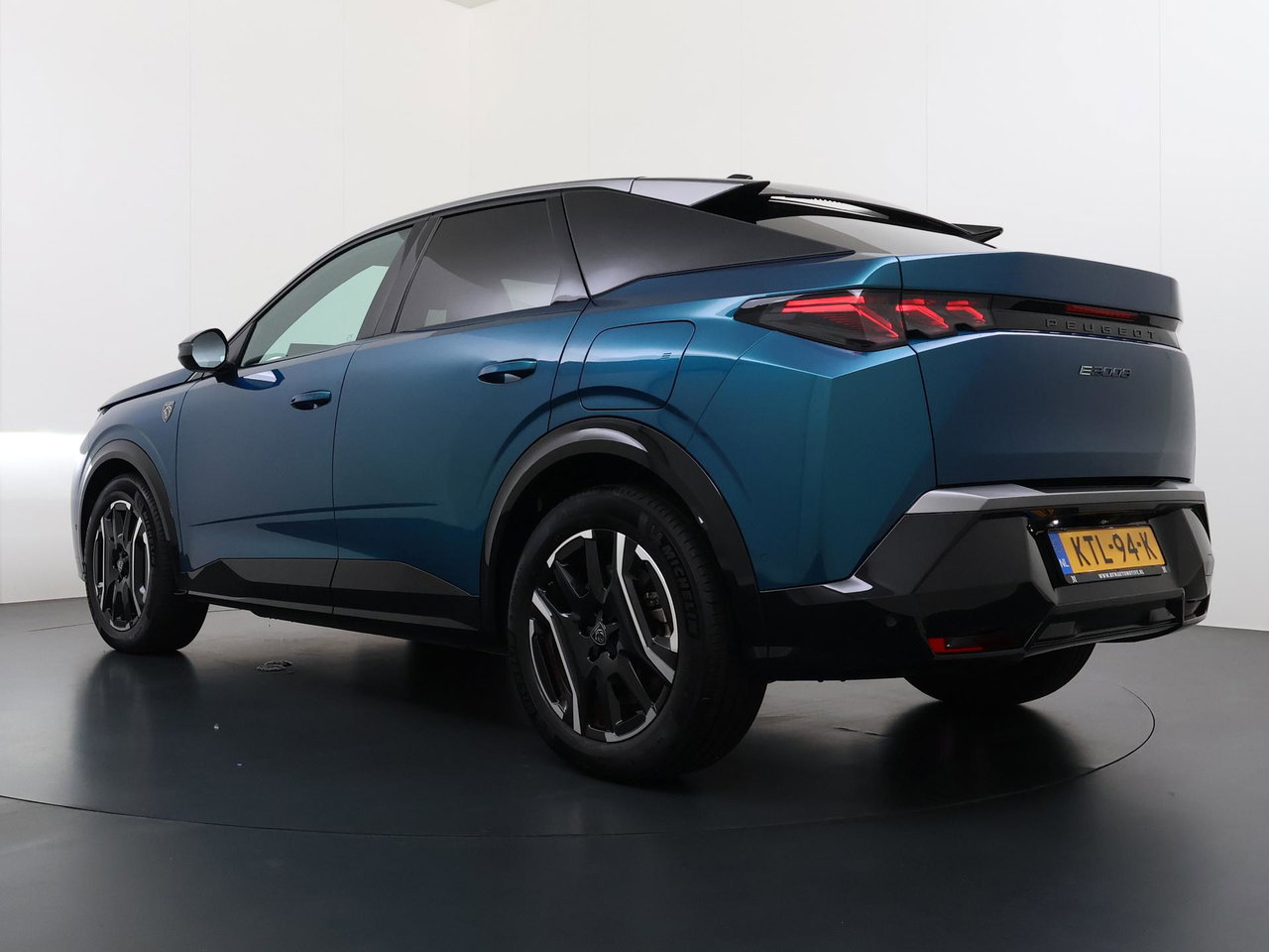 Peugeot e-3008