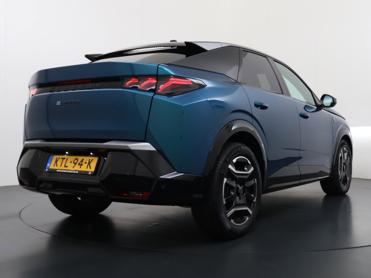 Peugeot e-3008