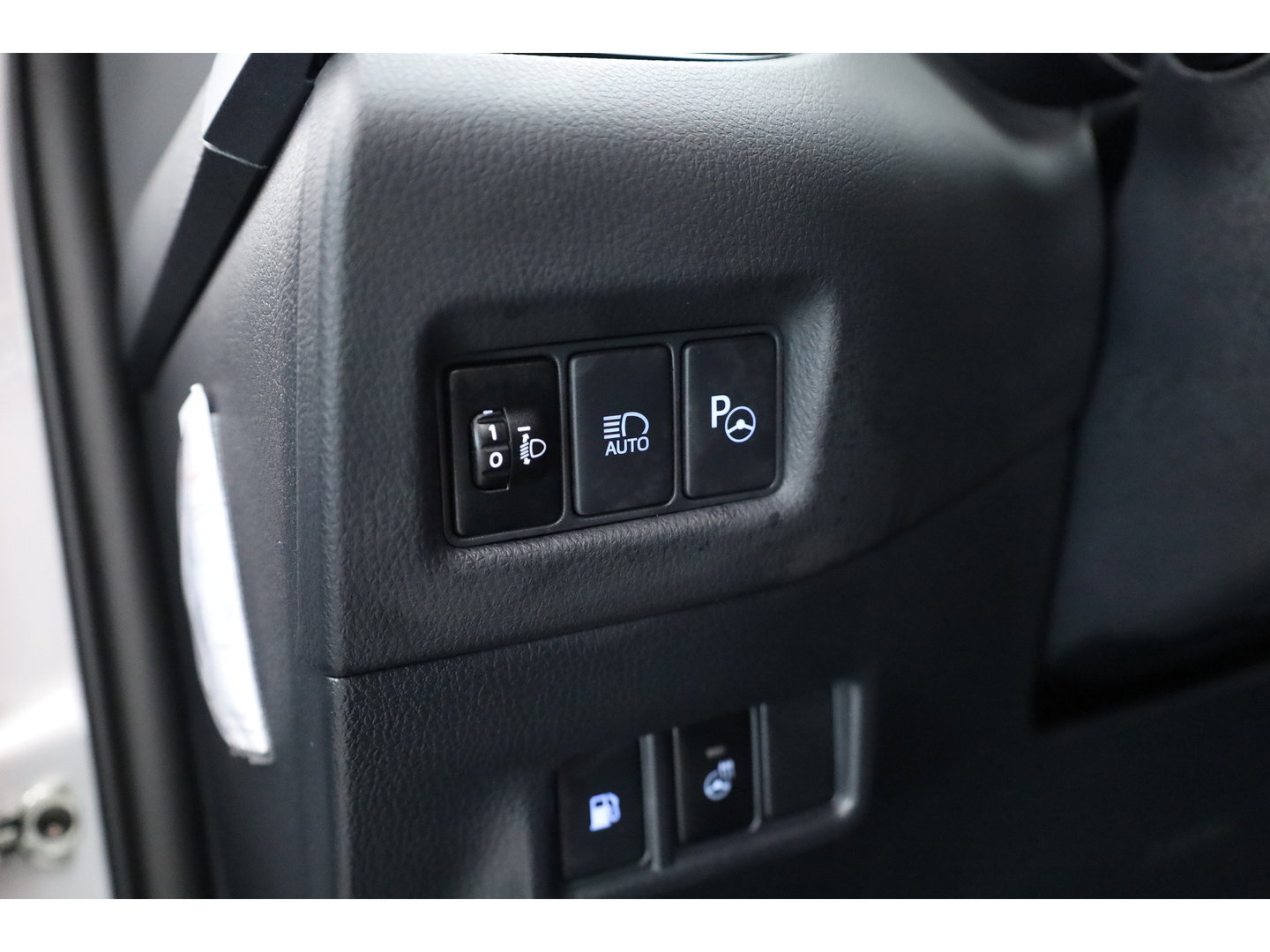 Toyota C-HR 1.8 Hybrid Executive | Rijklaar! | Cruise Contr. | Trekhaak | Camera | Keyless | Stoel- Stuurverw. | Apple CarPlay
