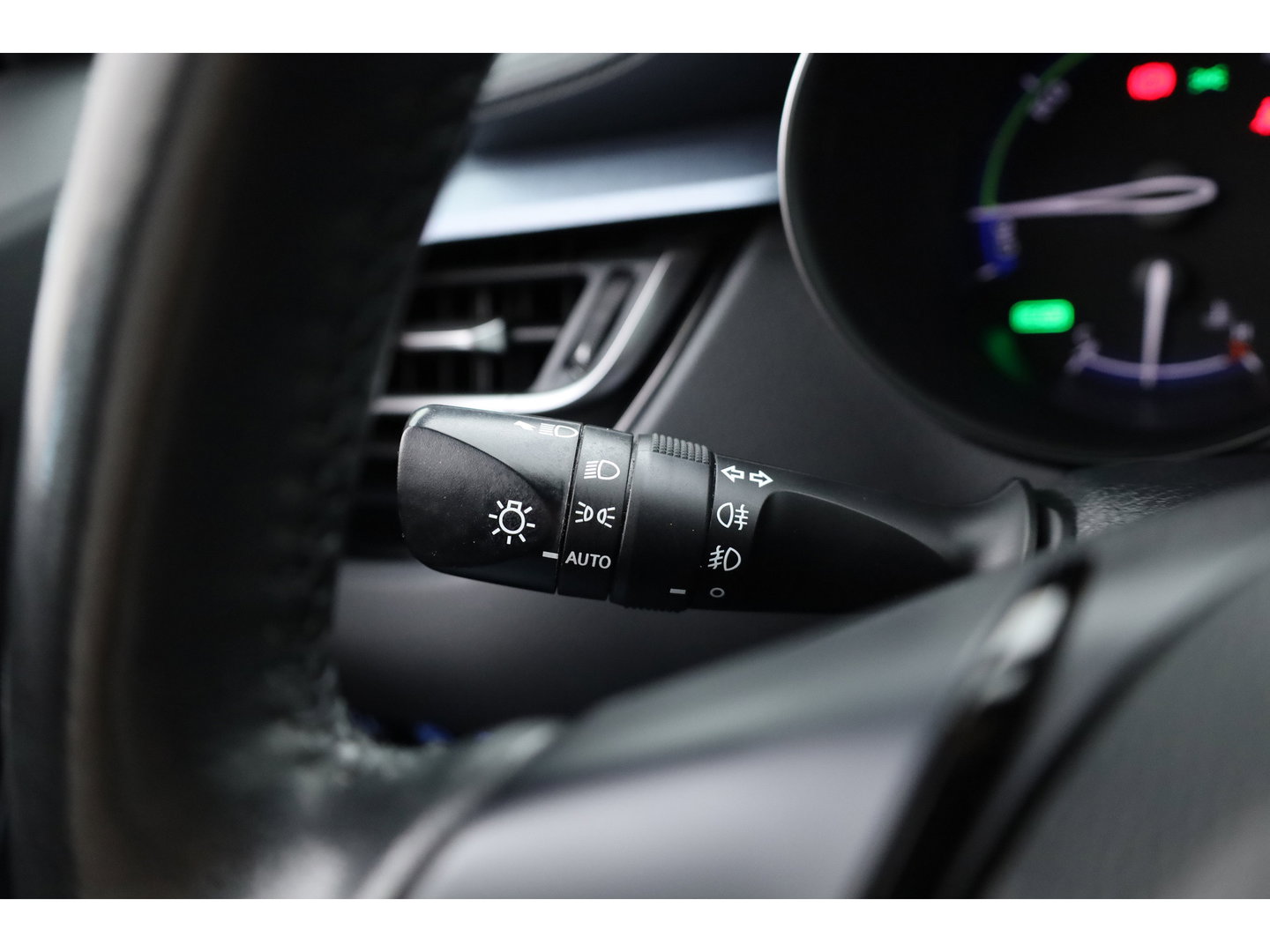 Toyota C-HR 1.8 Hybrid Executive | Rijklaar! | Cruise Contr. | Trekhaak | Camera | Keyless | Stoel- Stuurverw. | Apple CarPlay