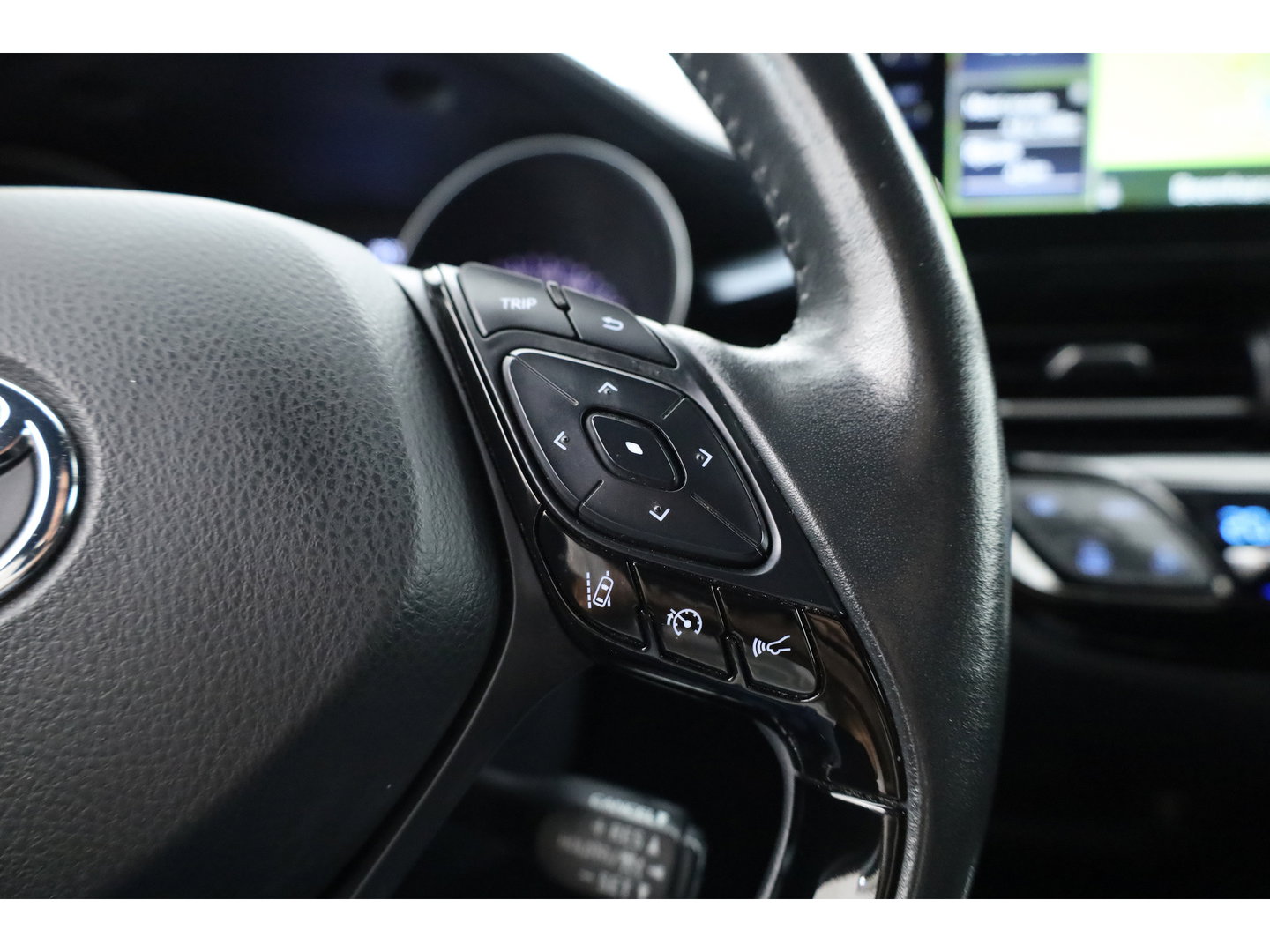Toyota C-HR 1.8 Hybrid Executive | Rijklaar! | Cruise Contr. | Trekhaak | Camera | Keyless | Stoel- Stuurverw. | Apple CarPlay